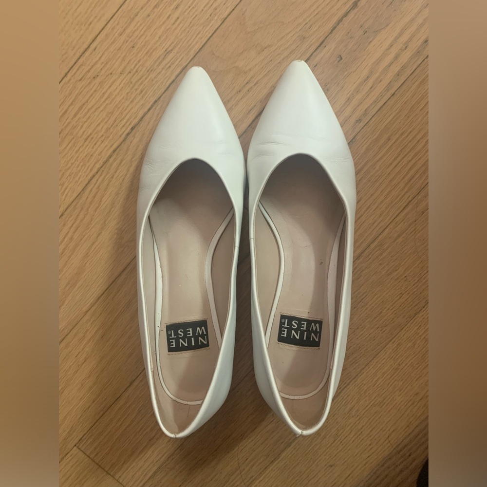 Nine West white pointed toe mid heel pumps US size 9